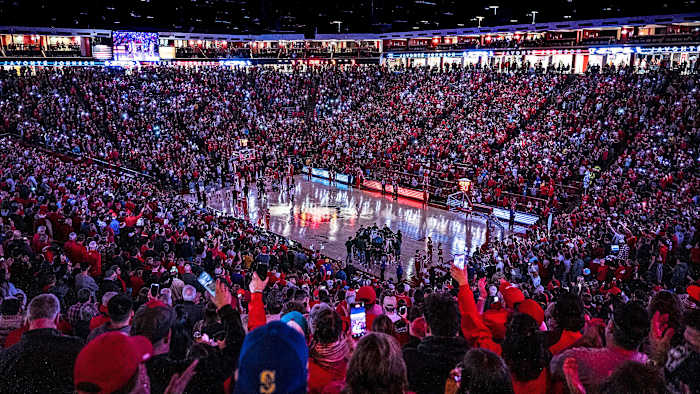 Fans light up New Mexico’s The Pit with cell phones
